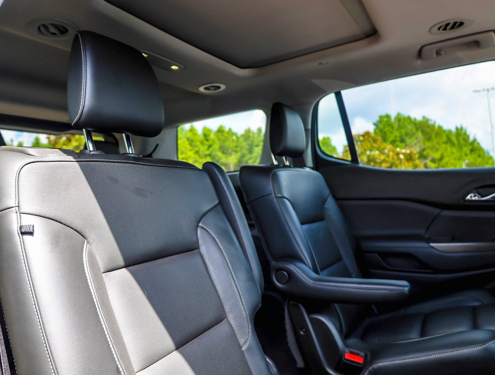 Used 2019 GMC Acadia SLT w/ Black Edition FWD image 9
