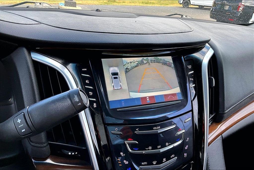 Used 2020 Cadillac Escalade 2WD image 17