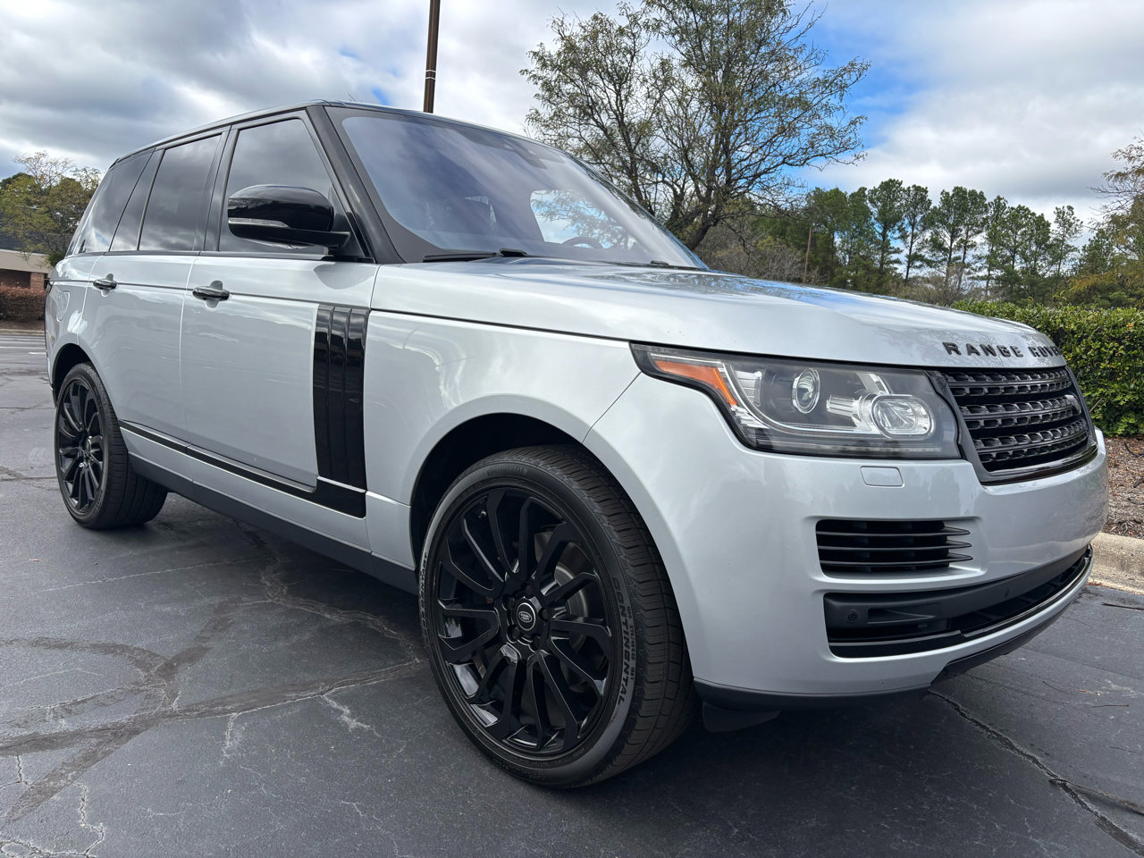 Used 2017 Land Rover Range Rover HSE image 11