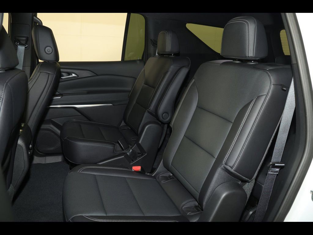 Used 2025 Chevrolet Traverse LT AWD/4WD image 30