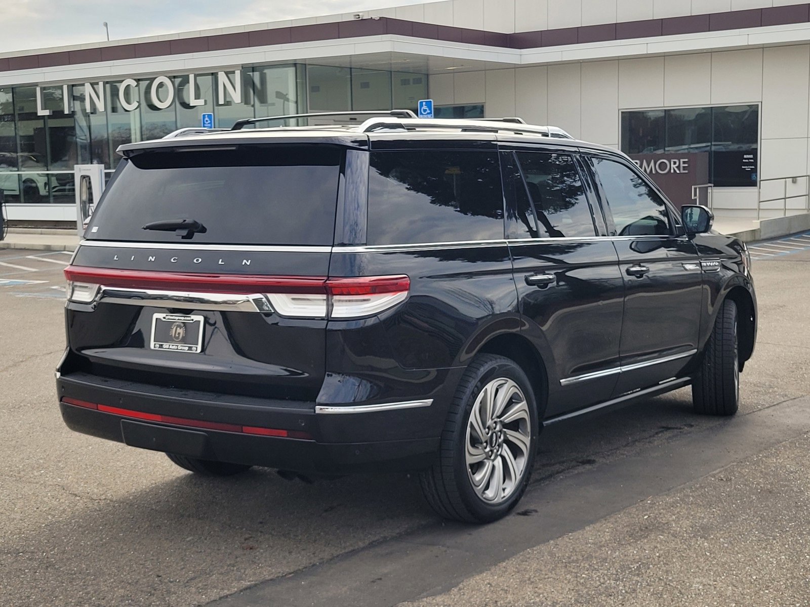 Used 2023 Lincoln Navigator Reserve image 4