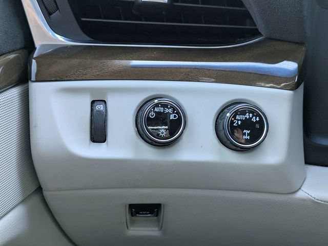 Used 2020 Cadillac Escalade Premium Luxury AWD/4WD image 27