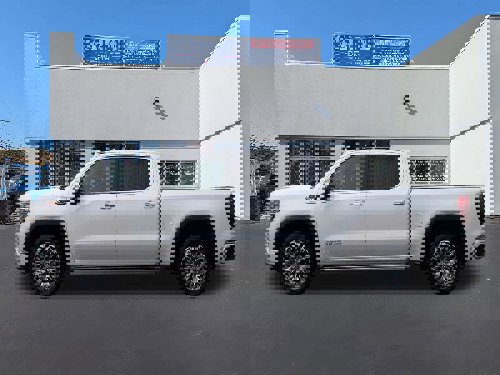 Used 2023 Jeep Grand Cherokee Limited w/ Black Appearance Package image 5