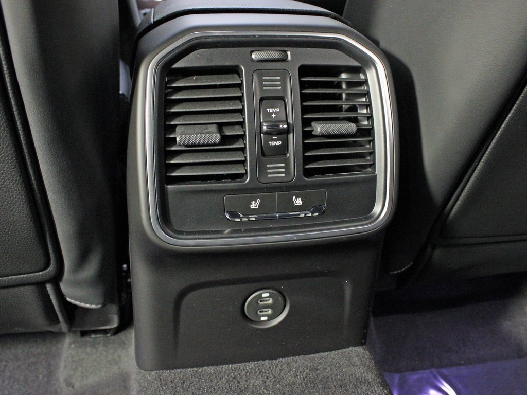 Used 2025 Porsche Macan image 35