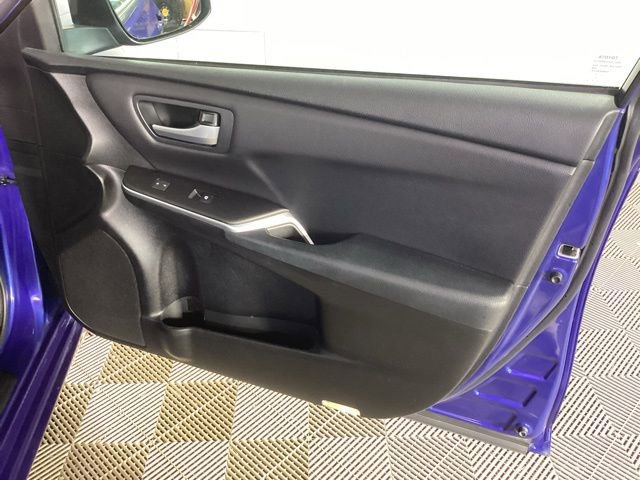 Used 2016 Toyota Camry SE w/ Moonroof Package image 21