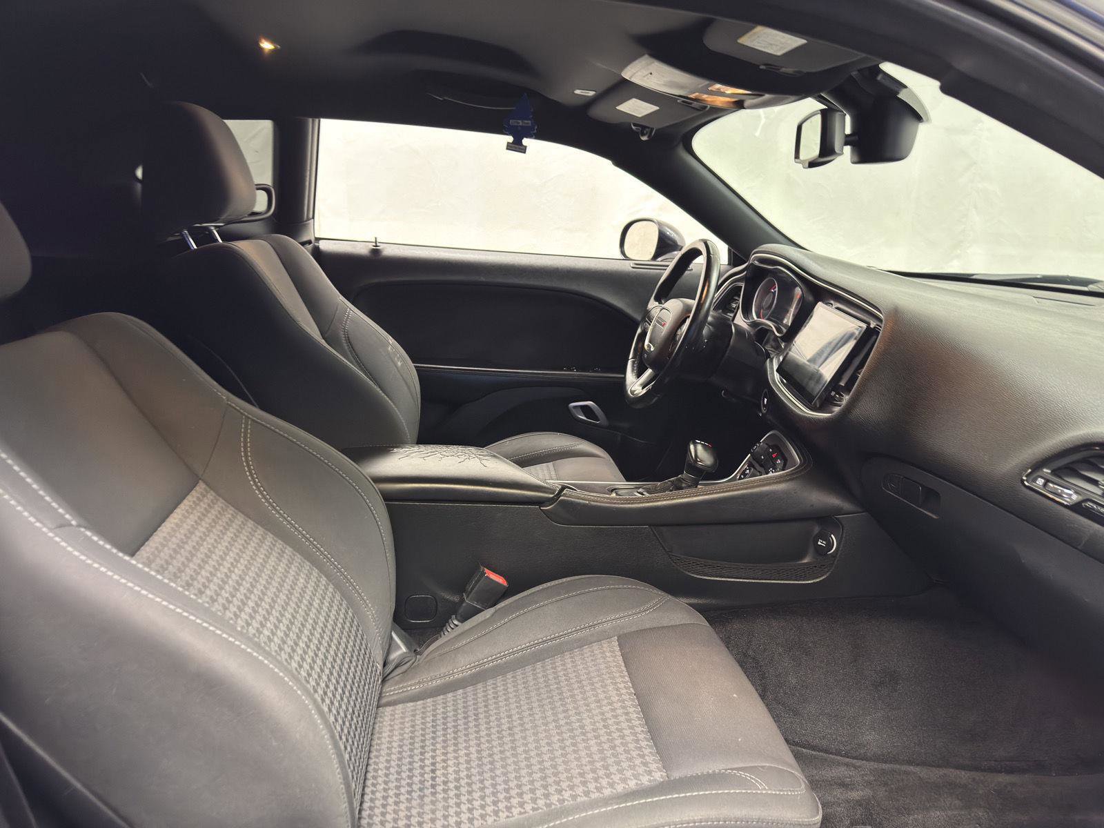 Used 2017 Dodge Challenger R/T image 23