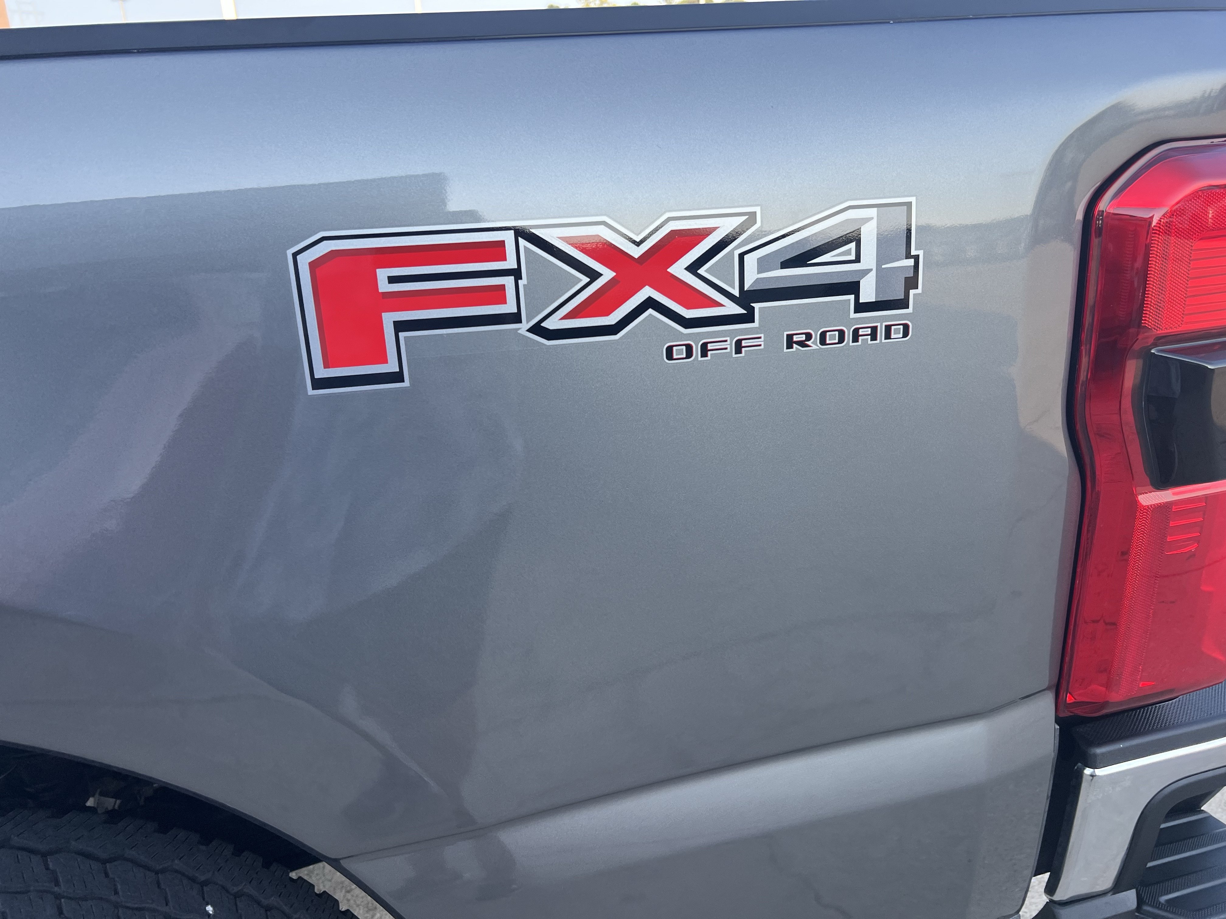 Used 2024 Ford F350 Lariat w/ Lariat Ultimate Package AWD/4WD image 13