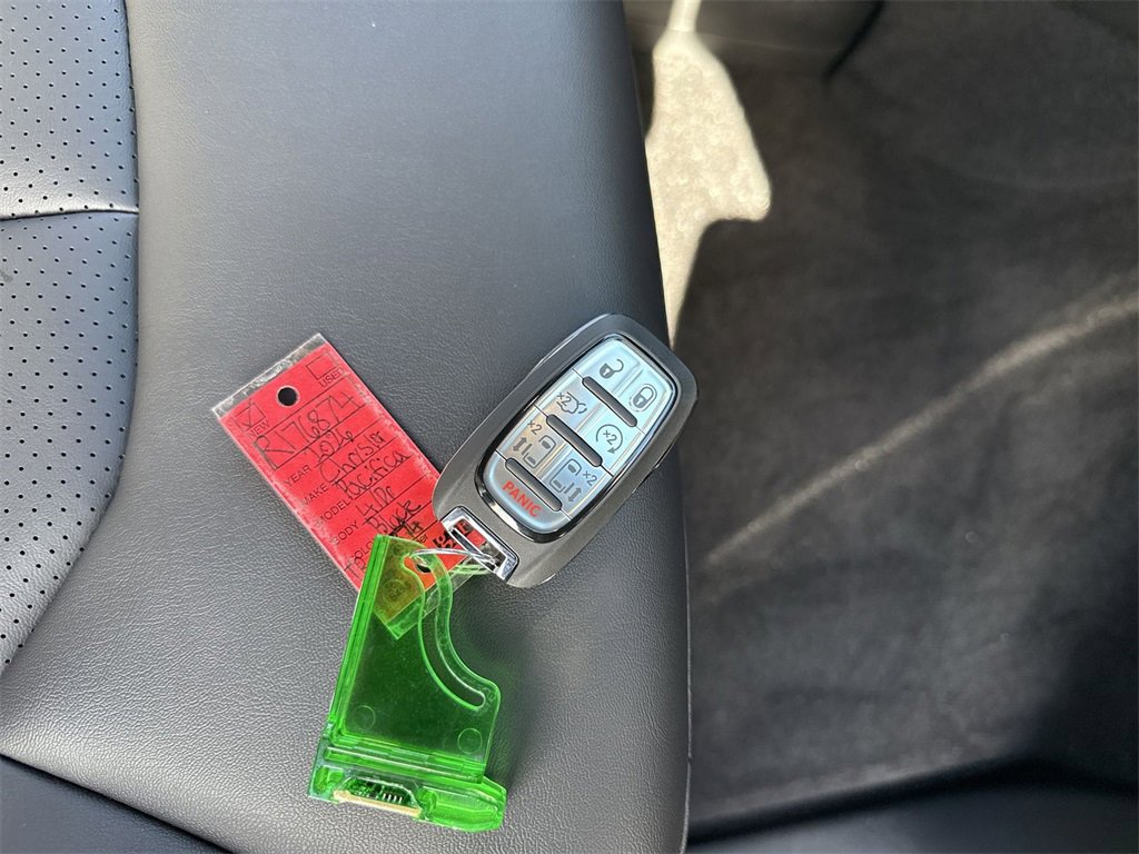 New 2026 Chrysler Pacifica Select image 29