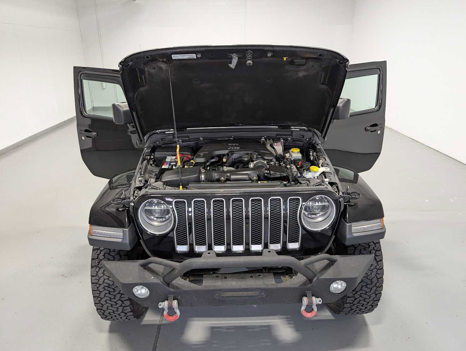 Used 2018 Jeep Wrangler Unlimited Sahara AWD/4WD image 12