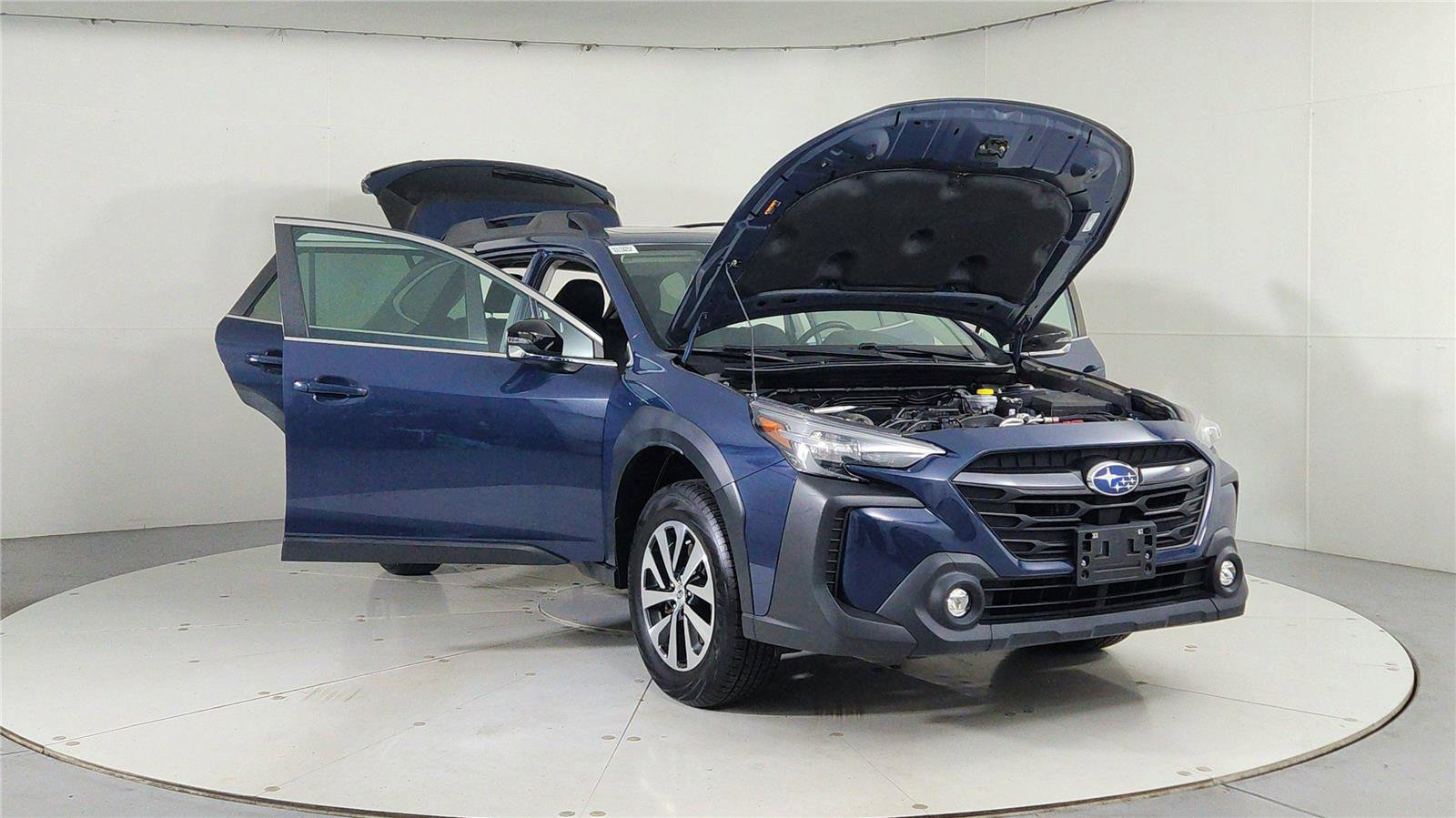 Used 2023 Subaru Outback Premium image 9