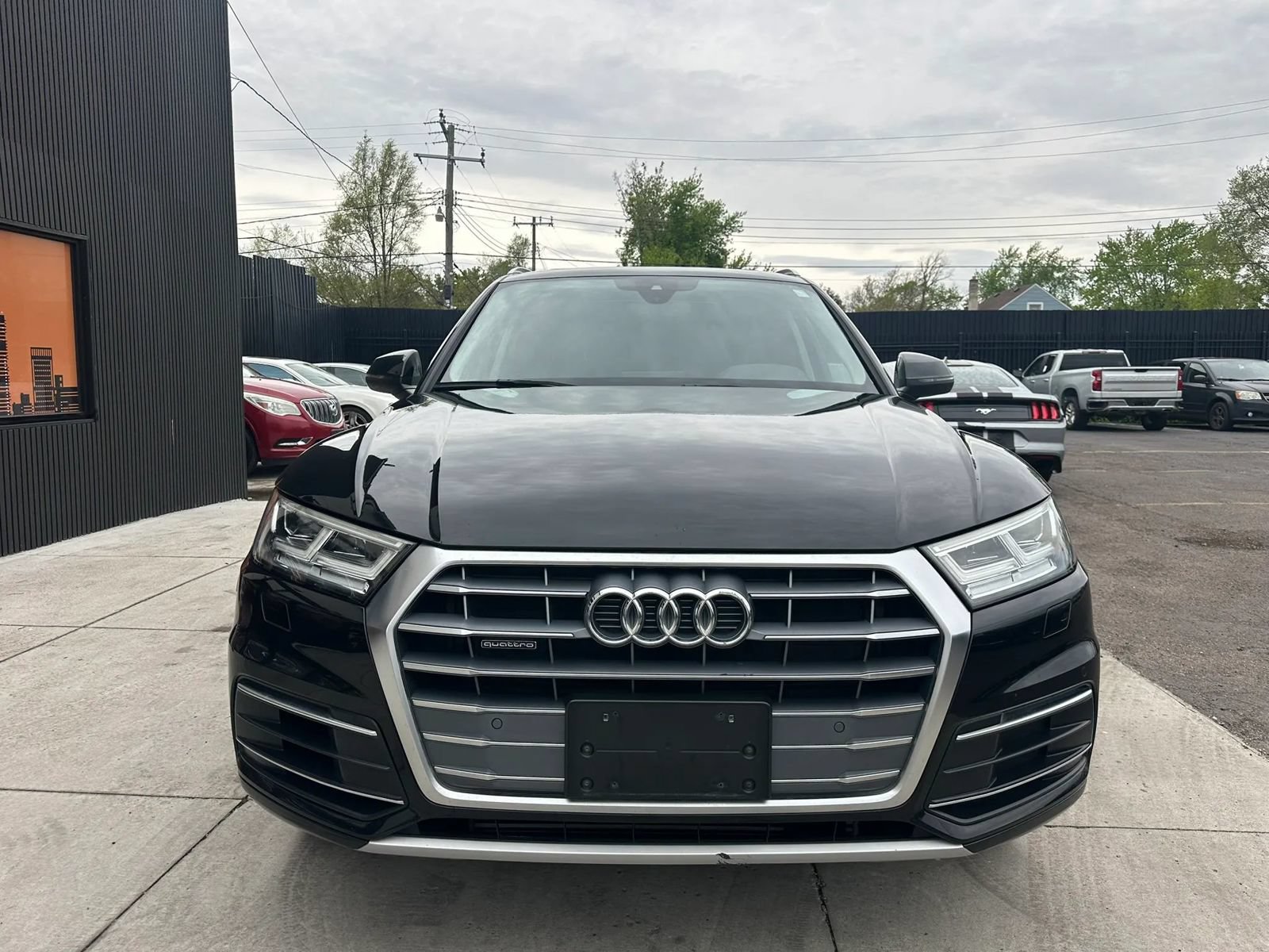 Used 2019 Audi Q5 2.0T Premium Plus w/ Premium Plus Package AWD/4WD image 2