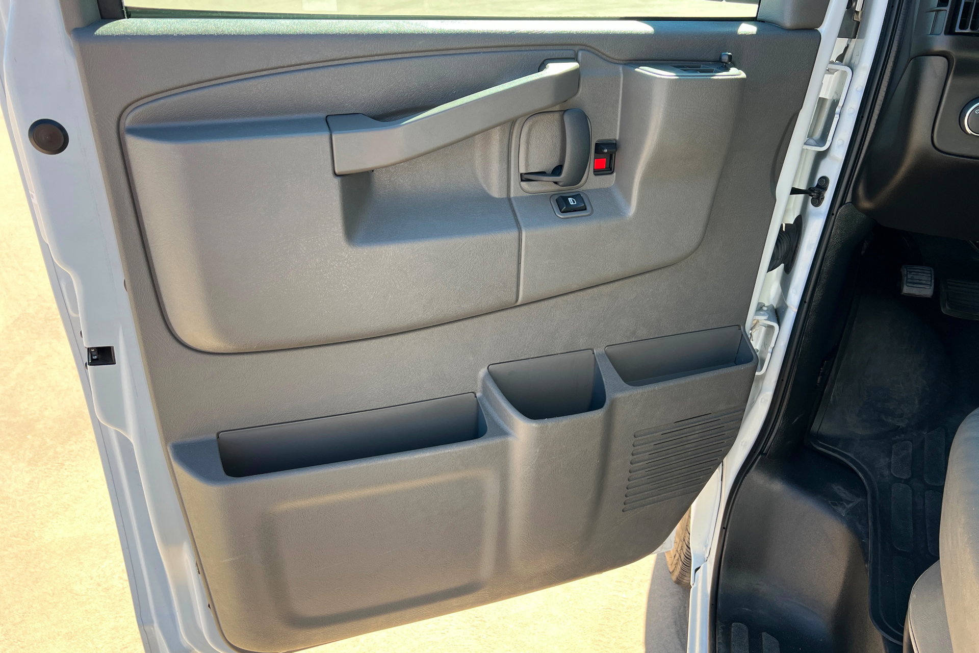 Certified 2024 Chevrolet Express 3500 LT w/ LT Preferred Equipment Group image 15