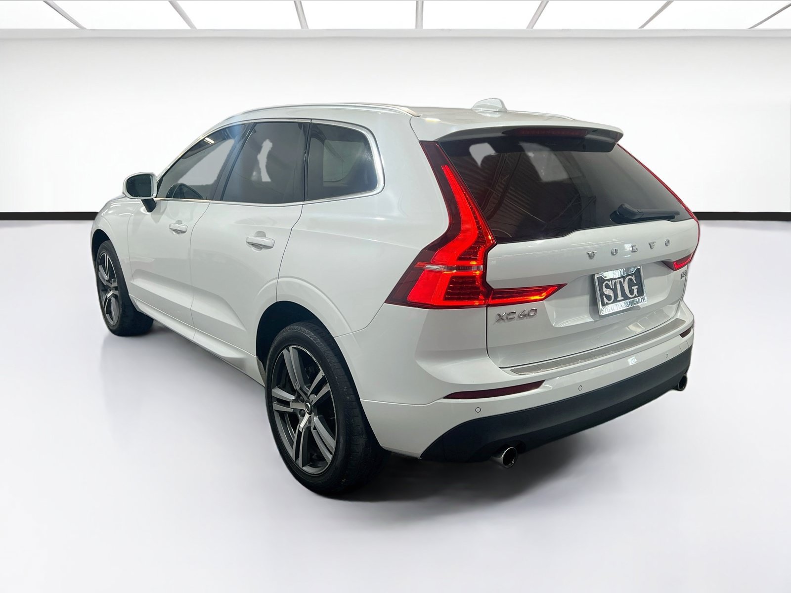 Used 2021 Volvo XC60 T5 Momentum w/ Advanced Package AWD/4WD image 6