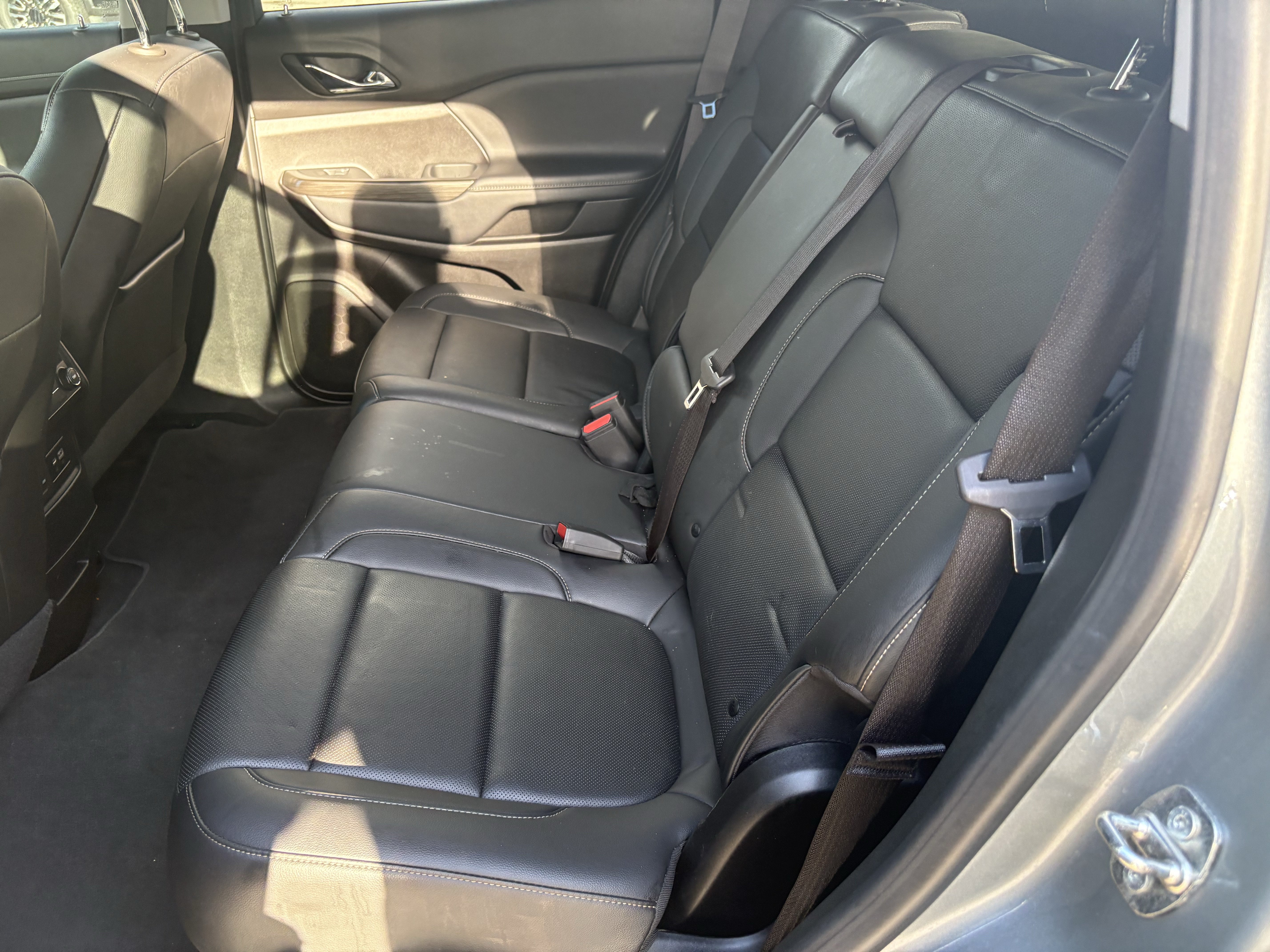 Used 2023 GMC Acadia SLT AWD/4WD image 9
