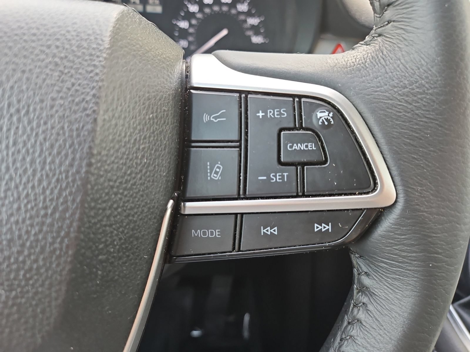 Used 2025 Toyota Sienna XLE FWD image 29