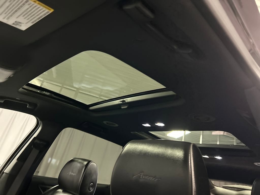 Used 2024 Buick Enclave Avenir w/ Avenir Technology Package AWD/4WD image 23