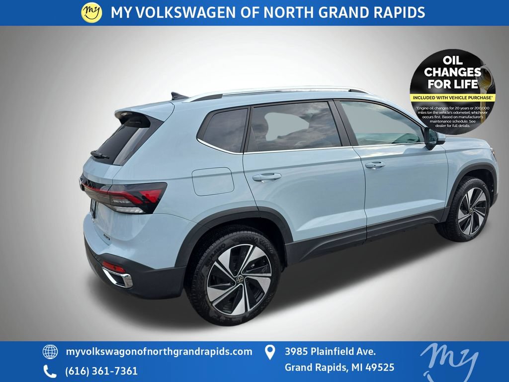 Used 2025 Volkswagen Taos SE w/ Panoramic Sunroof Package AWD/4WD image 8