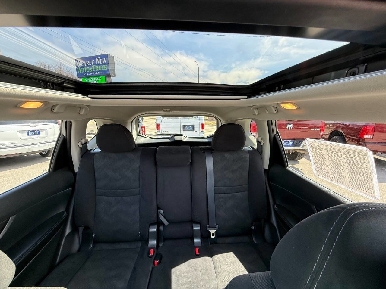 Used 2016 Nissan Rogue SV image 23