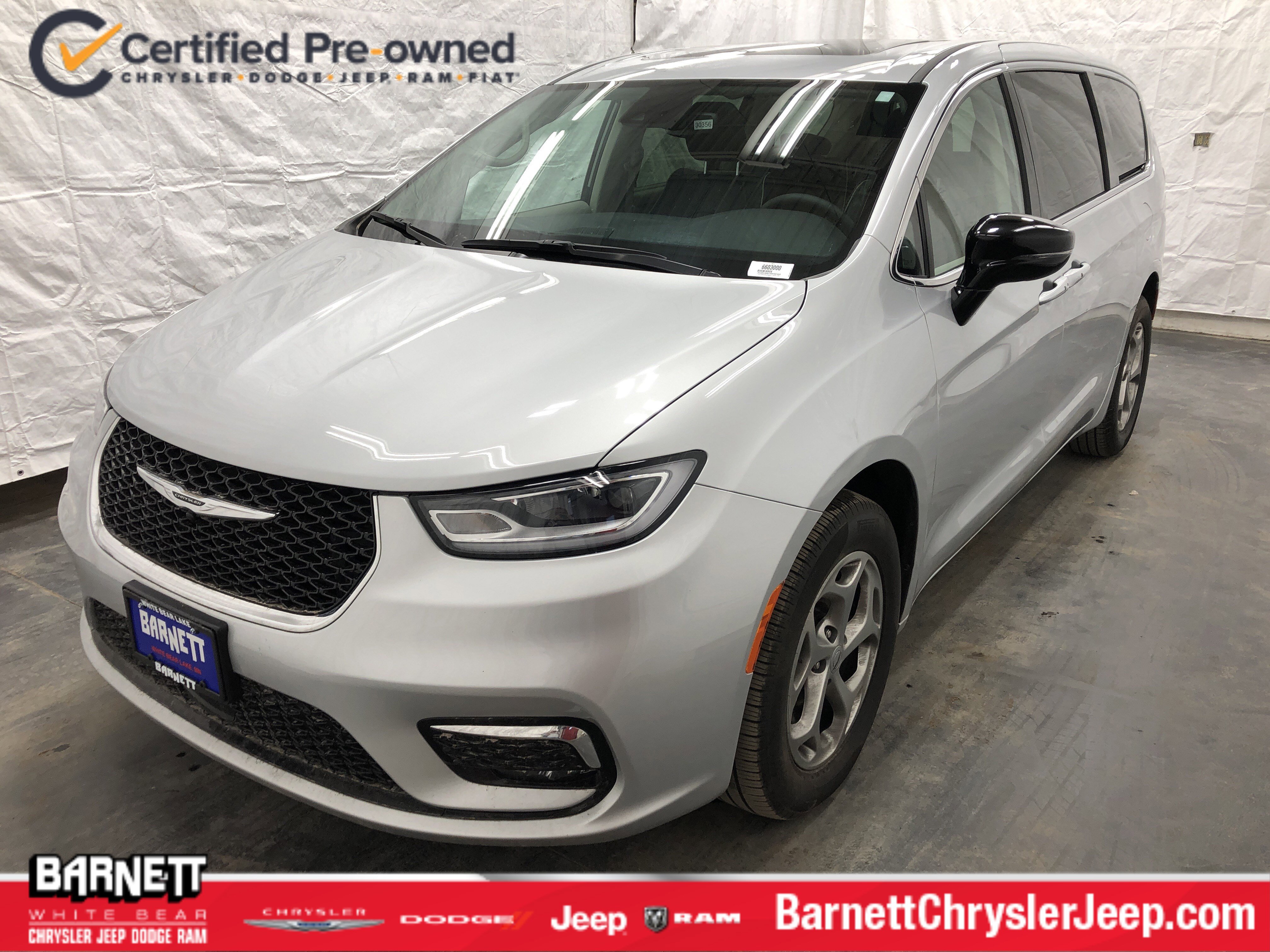 Certified 2024 Chrysler Pacifica Limited w/ Trailer Tow Group AWD/4WD image 1