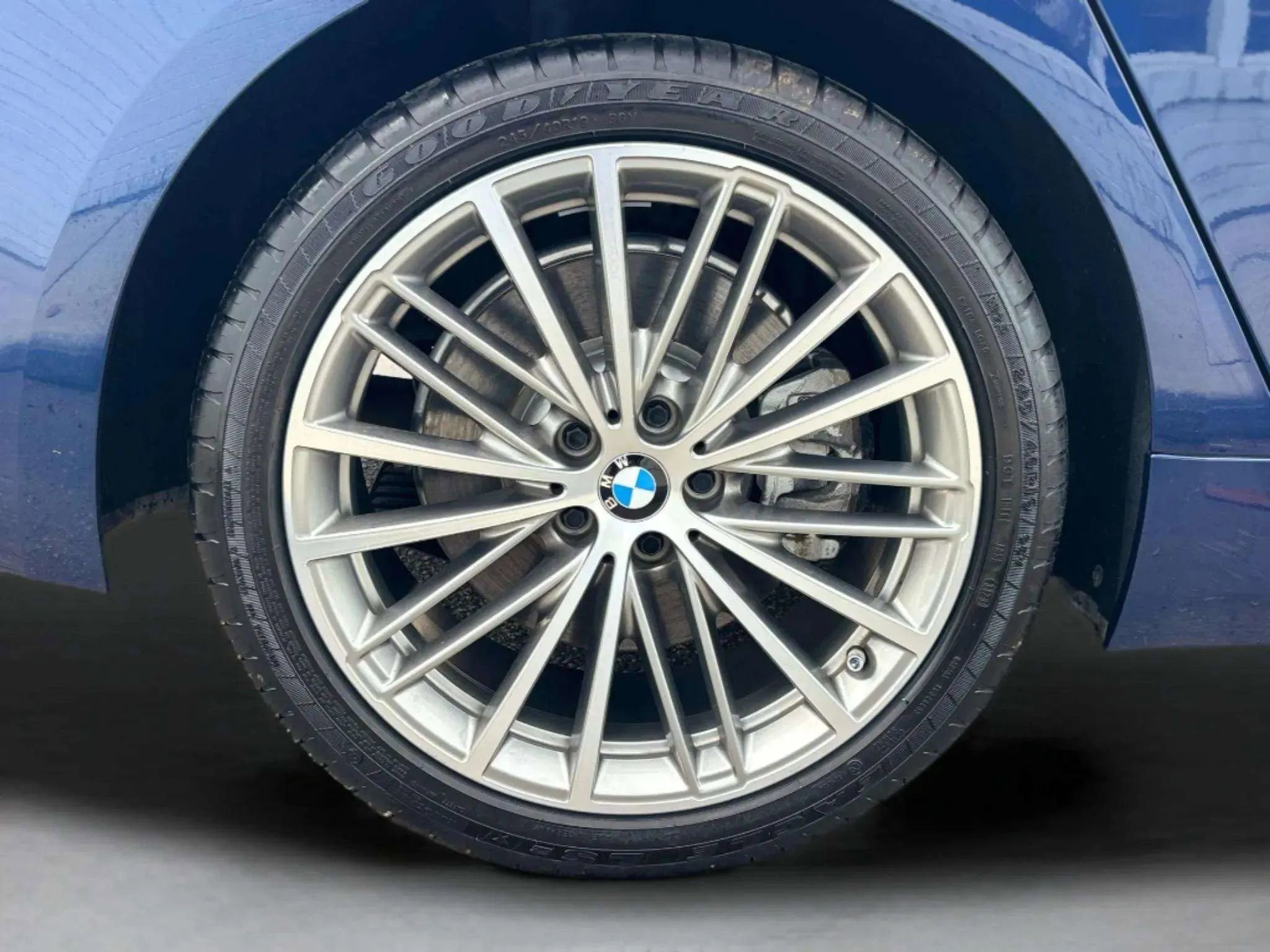 Used 2019 BMW 540i w/ Premium Package image 38