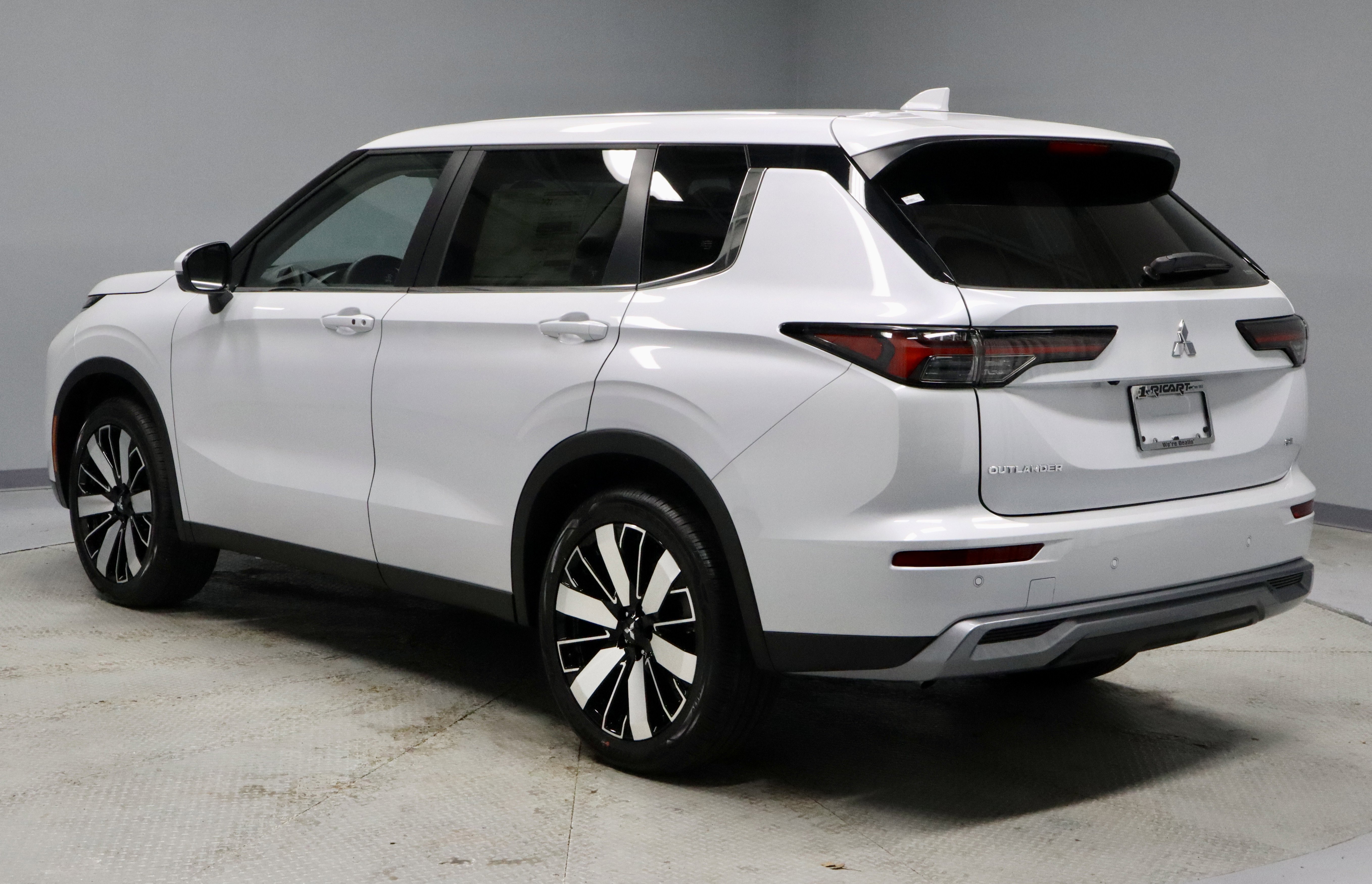 New 2026 Mitsubishi Outlander SE image 7
