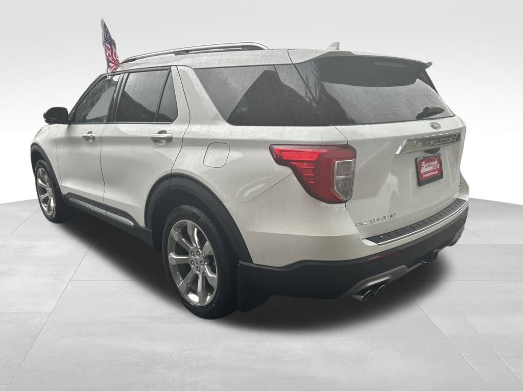 Used 2020 Ford Explorer Platinum w/ Premium Technology Package image 3