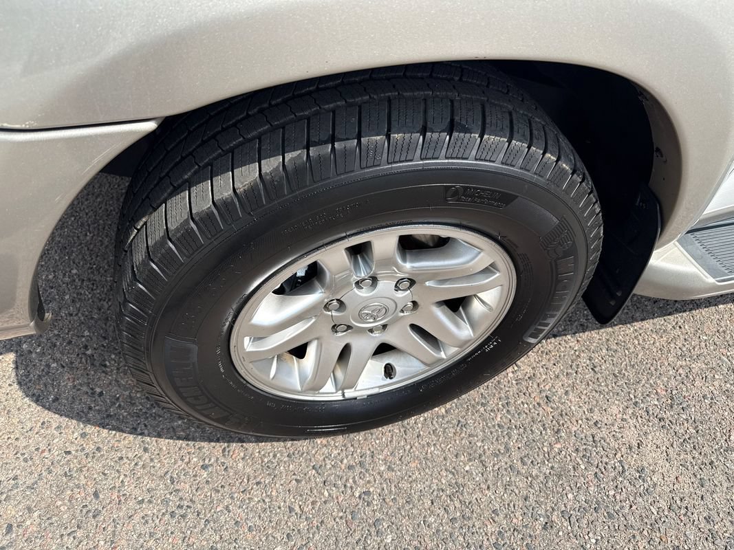 Used 2004 Toyota Sequoia SR5 AWD/4WD image 7