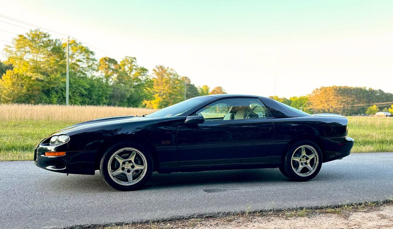Used 2000 Chevrolet Camaro Z28 w/ SS Performance/Appearance Pkg RWD image 6