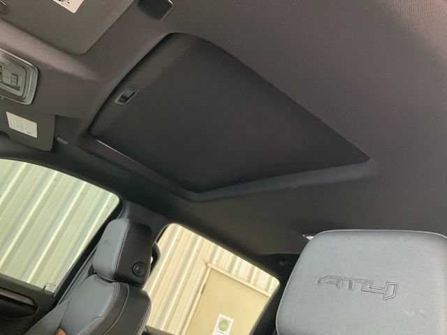 Used 2023 GMC Sierra 1500 AT4 w/ Technology Package AWD/4WD image 7