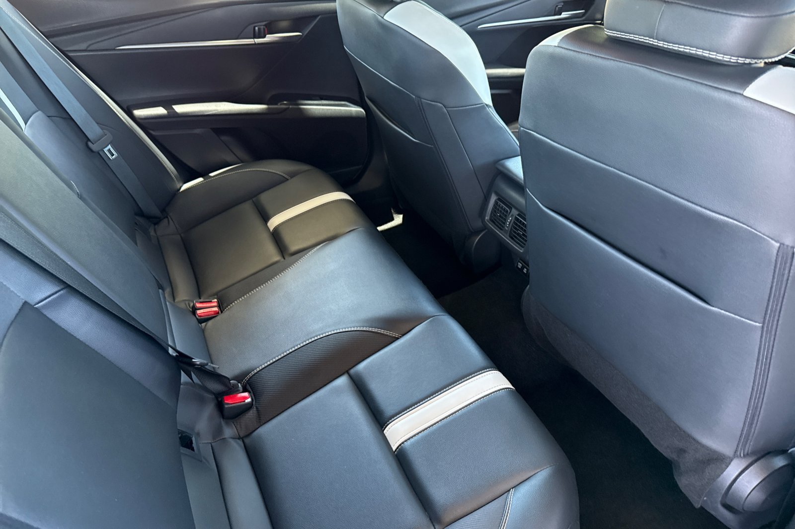 Used 2025 Toyota Camry SE FWD image 23