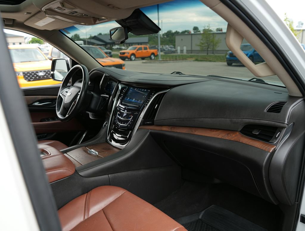 Used 2016 Cadillac Escalade Premium AWD/4WD image 22