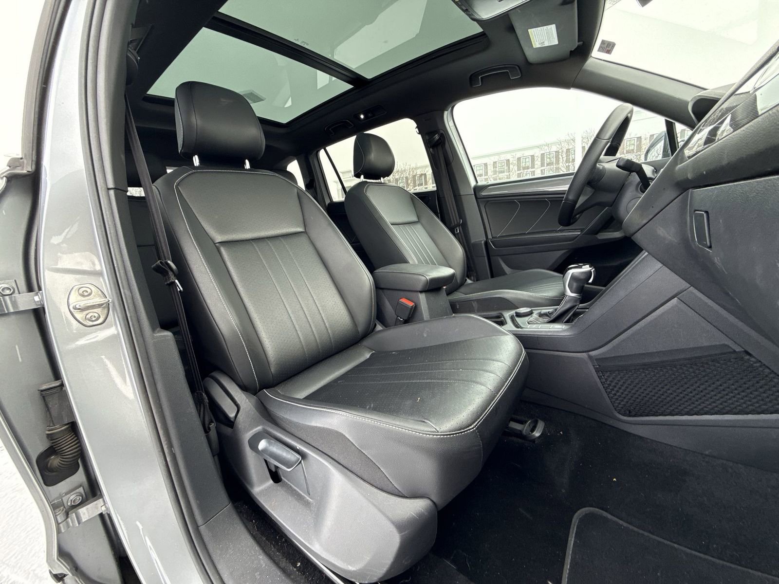 Used 2023 Volkswagen Tiguan SE R-Line image 21