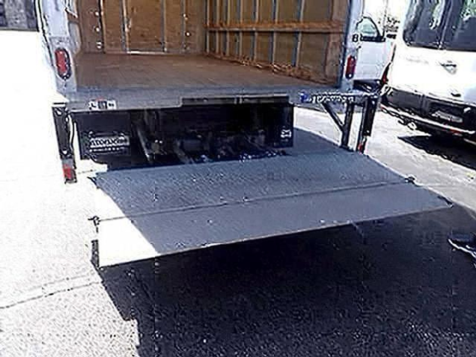 Used 2024 Ford E-450 and Econoline 450 Super Duty w/ Power Windows & Locks Group RWD image 11