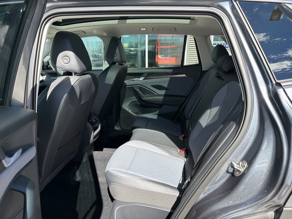 Certified 2025 Volkswagen Tiguan SE image 14
