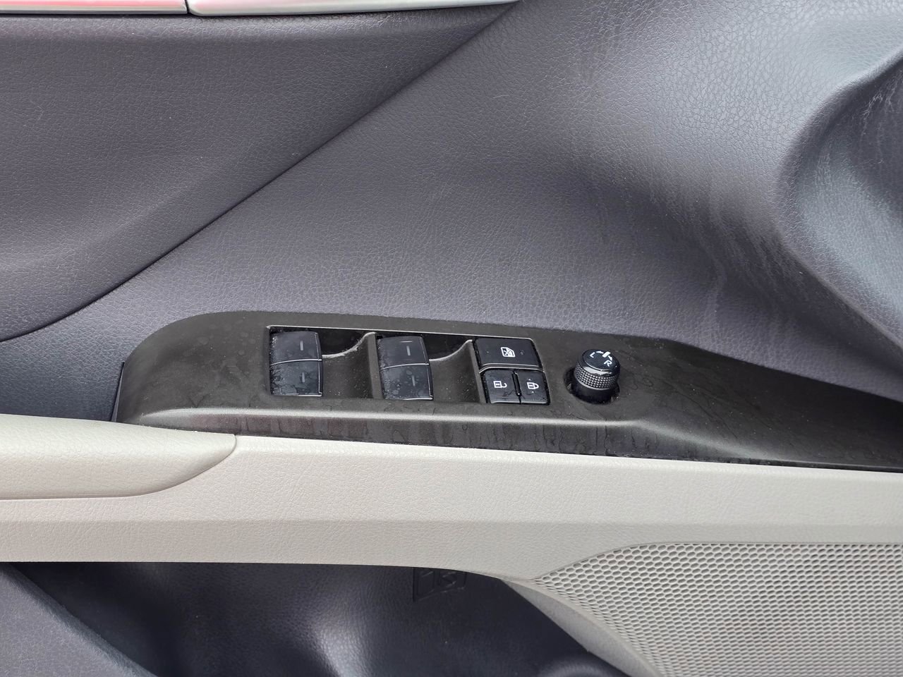 Used 2024 Toyota Camry SE image 9