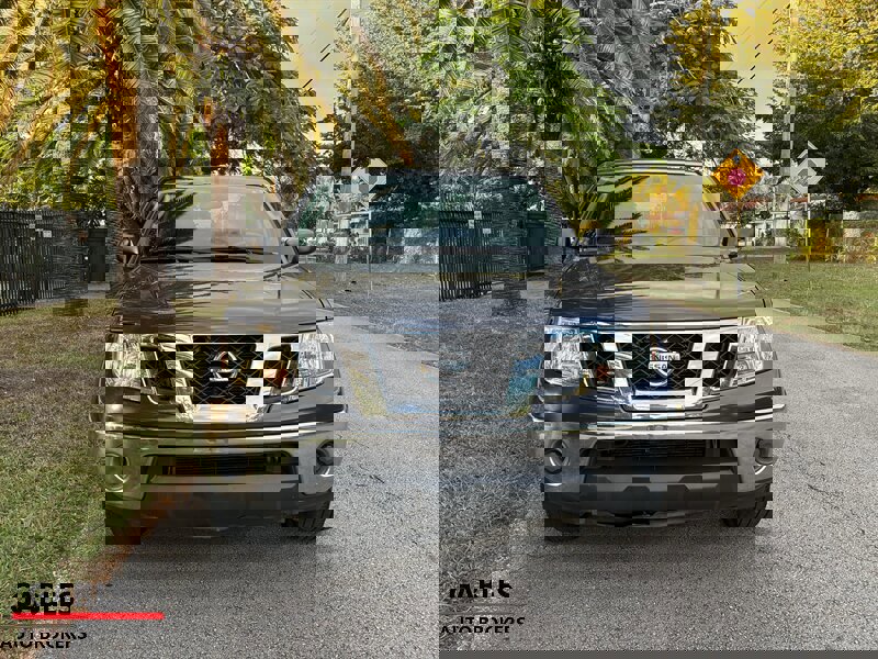 Used 2010 Nissan Frontier SE image 9