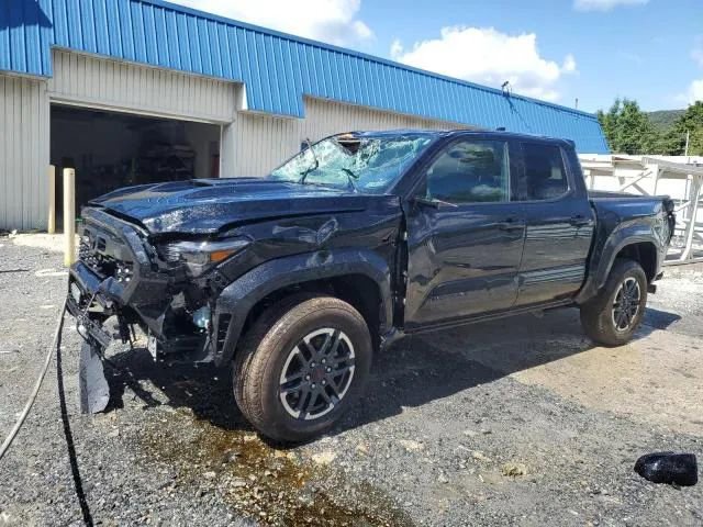 Used 2025 Toyota Tacoma TRD Sport image 3