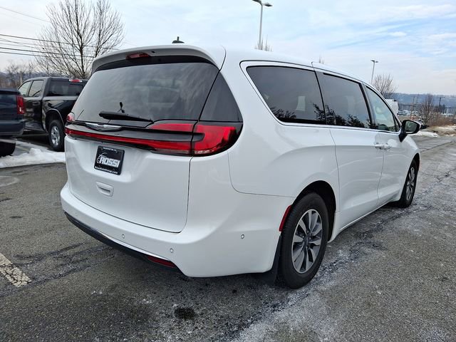 Used 2023 Chrysler Pacifica Touring-L FWD image 6