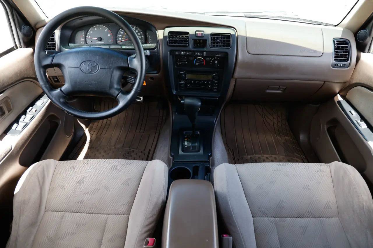 Used 2002 Toyota 4Runner SR5 image 2