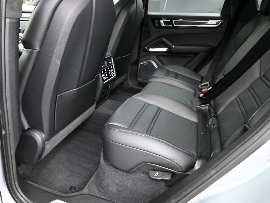 Used 2022 Porsche Cayenne Turbo image 21
