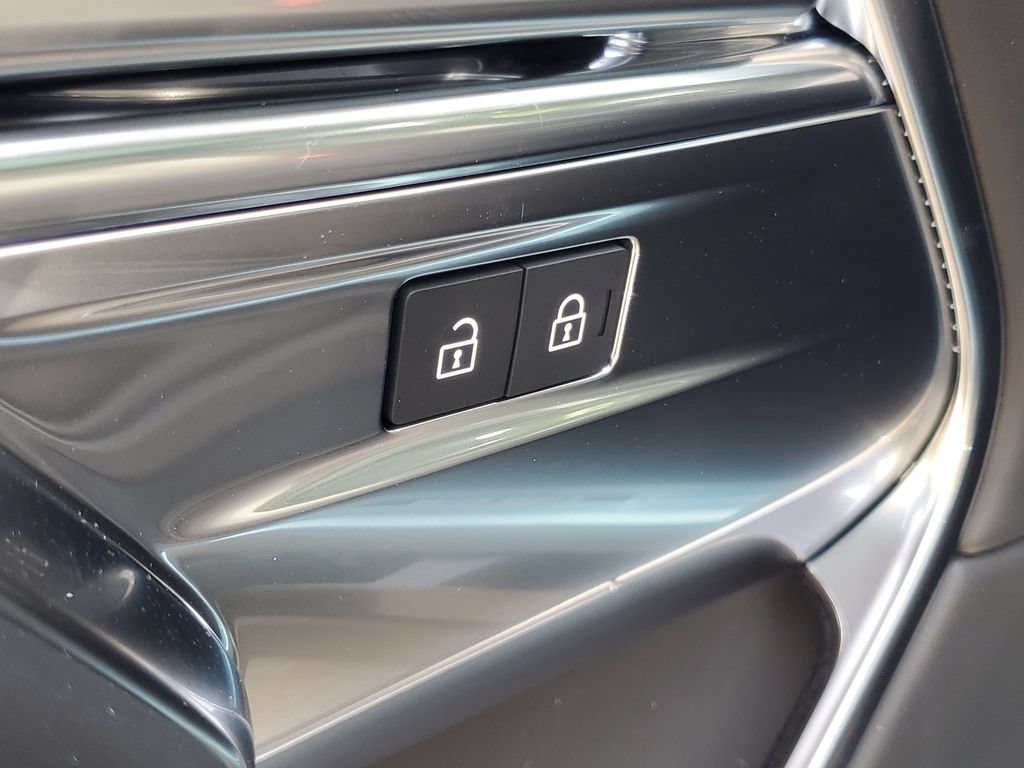 New 2026 Land Rover Range Rover Long Wheelbase SE AWD/4WD image 10