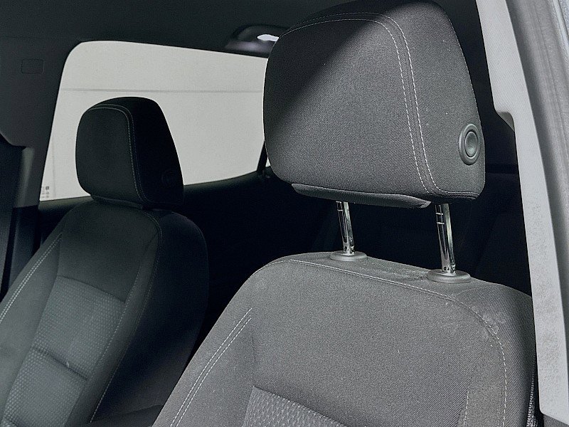 Used 2024 GMC Terrain SLE w/ Driver Convenience Package image 19