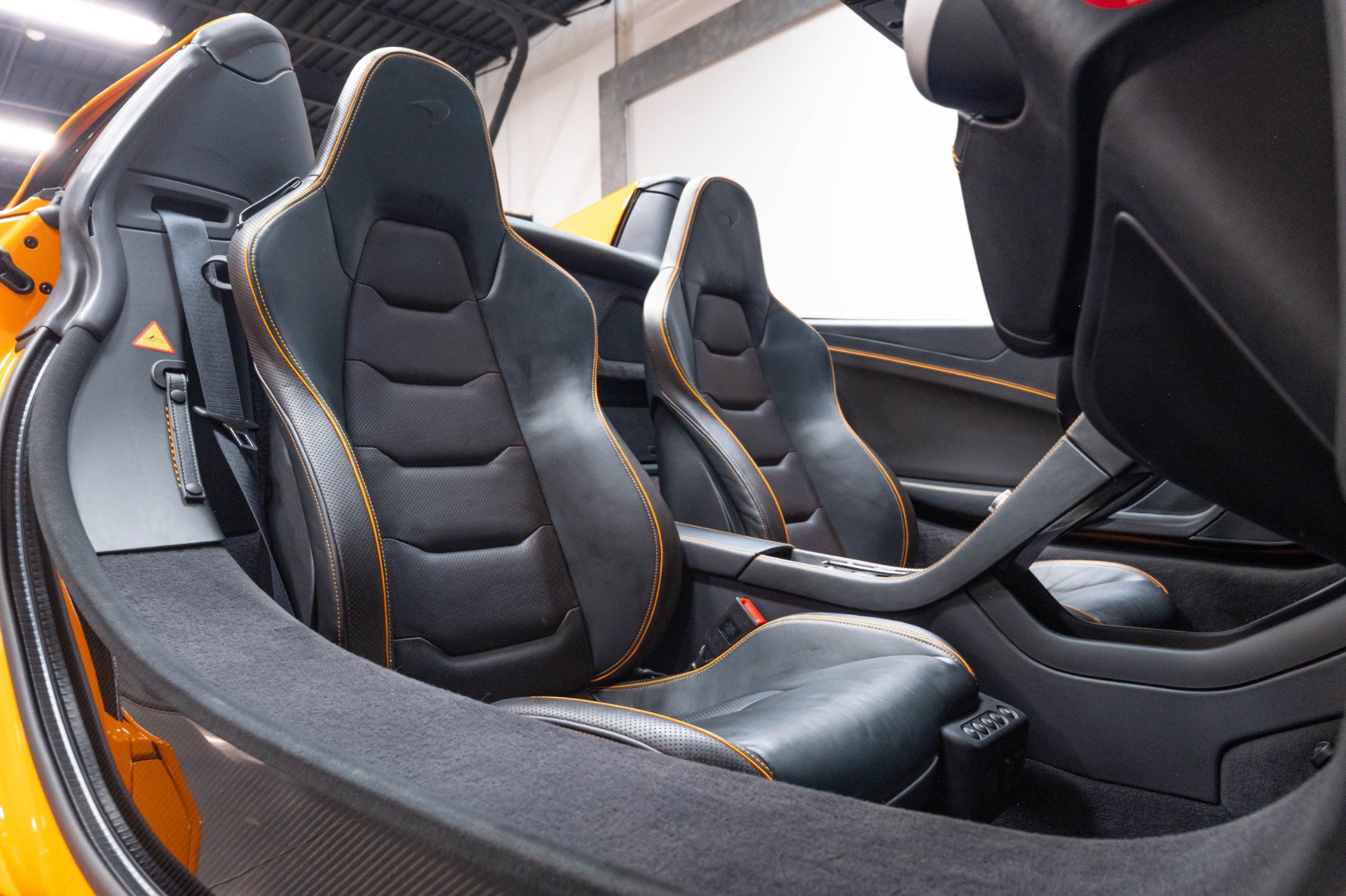 Used 2015 McLaren 650S Spider RWD image 33