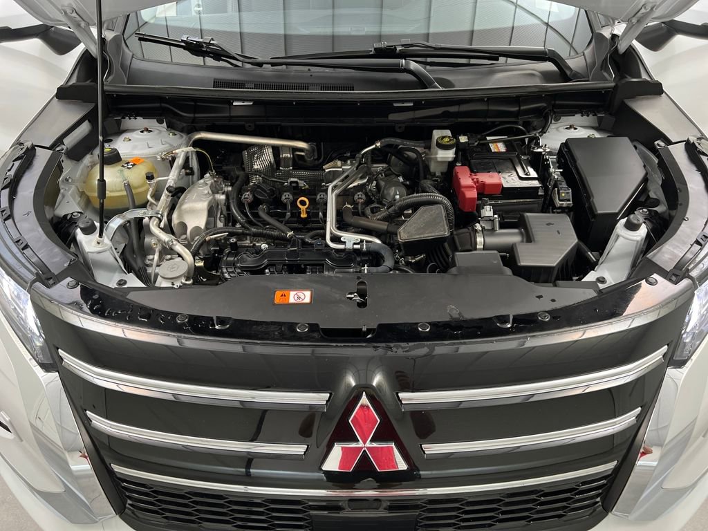 Used 2025 Mitsubishi Outlander SE image 68