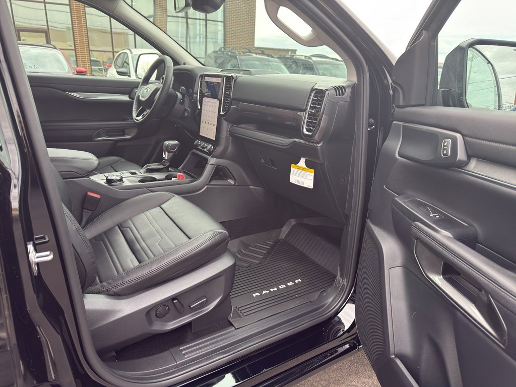 New 2025 Ford Ranger Lariat w/ Black Appearance Package image 31
