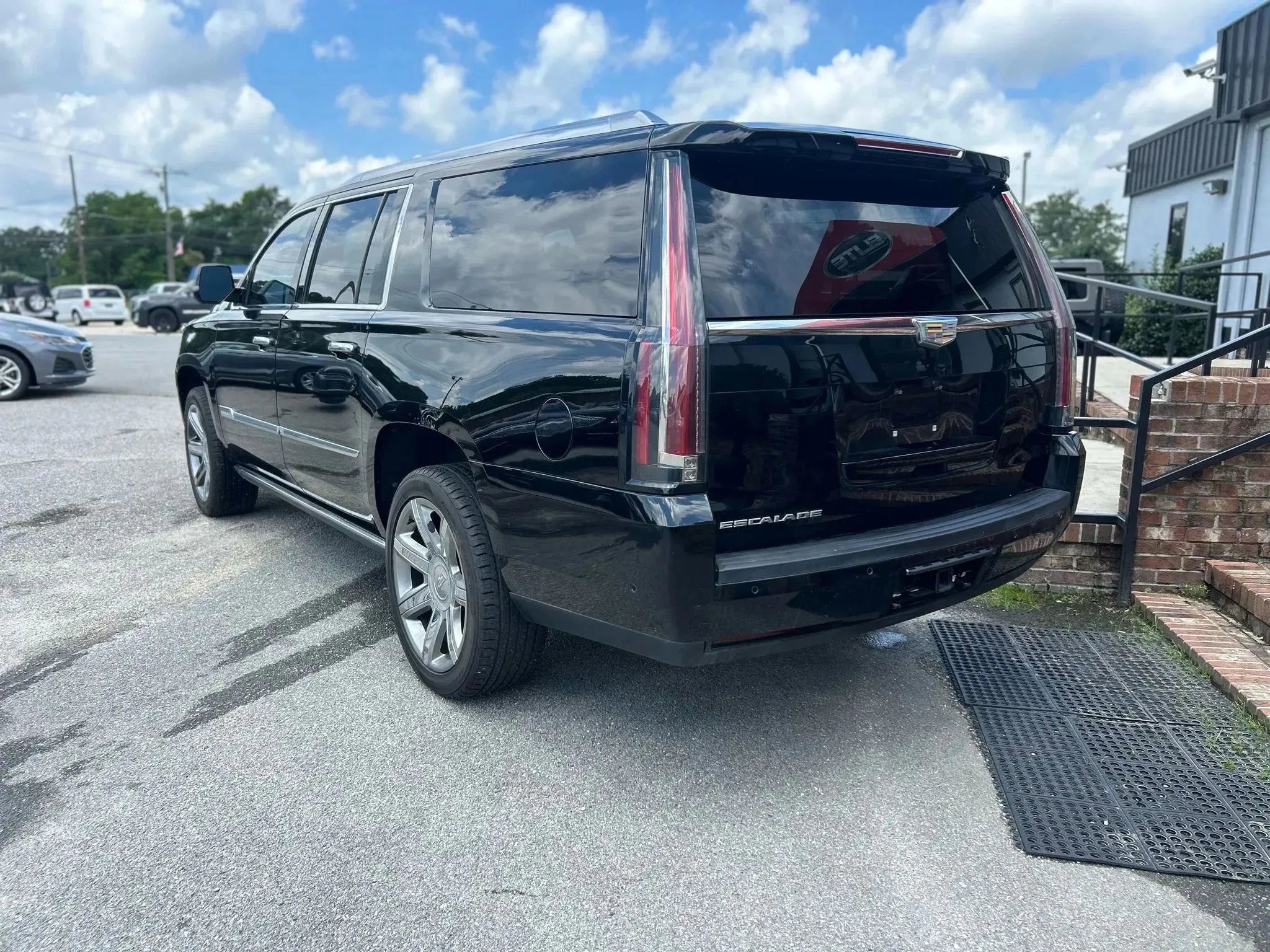 Used 2017 Cadillac Escalade ESV Premium Luxury image 9