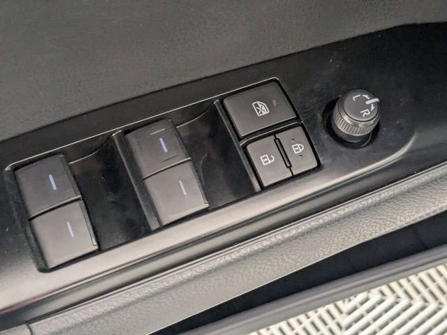 Used 2025 Toyota Camry SE image 11