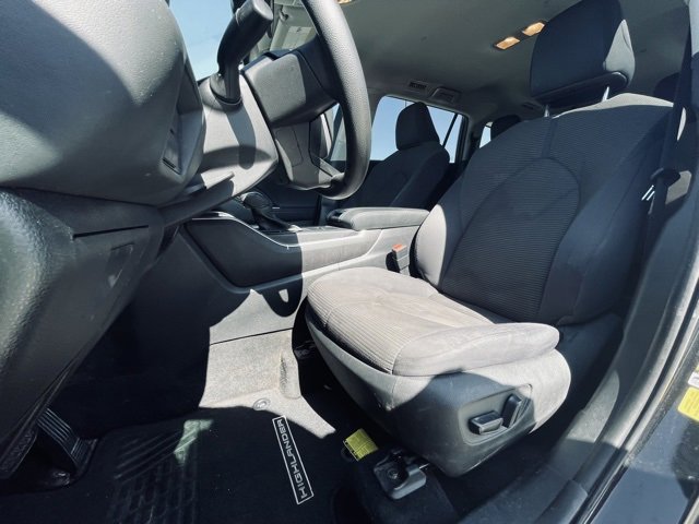 Used 2022 Toyota Highlander L image 19