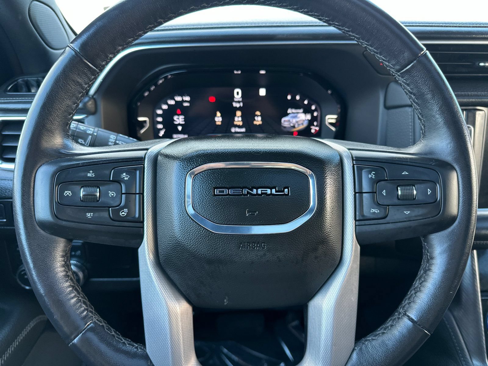 Used 2023 GMC Yukon XL Denali AWD/4WD image 28