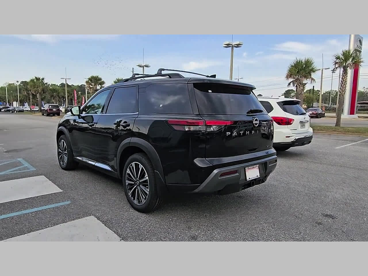 New 2026 Nissan Pathfinder Platinum FWD image 26